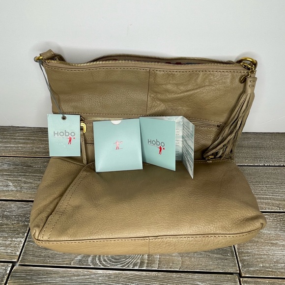 HOBO The Original Pebbled Leather Shoulder Bag Mushroom/Tan NWT - Picture 8 of 11